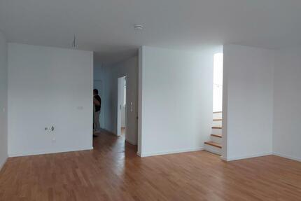 Stilvolle 5 Zimmer Maisonette-Wohnung mit Terrasse - Ludwigsfelde