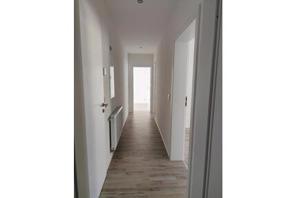 Moderne stielvoll sanierte Wohnung 2,5 Zimmer mit Balkon - Apolda