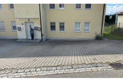 3- Zimmer Dachgeschosswohnung - 900,00&nbsp;EUR Kaltmiete, ca.&nbsp; 72,00&nbsp;m&sup2; in Rotthalmünster (PLZ: 94094)