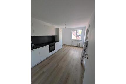 Frisch renovierte 2.5 Zimmer Wohnung mit moderner Einbauküche - Augsburg Innenstadt