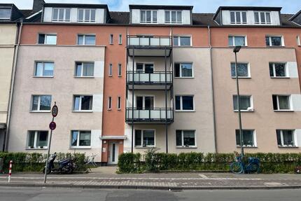 Großzügiges Wohnen in Rath-Mitte: 2 Zimmer mit Balkon & Nachtruhe - Düsseldorf Stadtbezirk 6