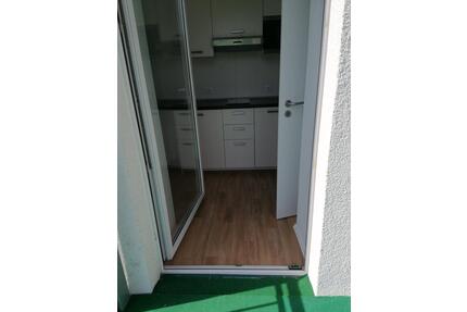 2-Zimmer Wohning mit Einbauküche und Balkon. Zentrum - Brandenburg an der Havel