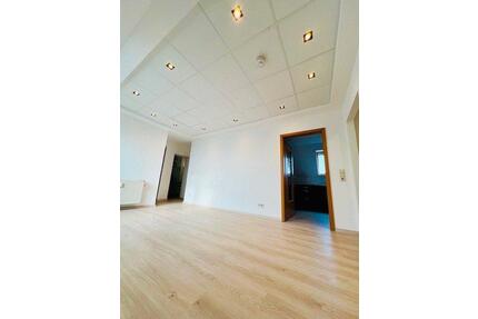 3-Zimmer Dachgeschoss-Maisonette 75m²| möbiliert | Parkplatz - Zwenkau