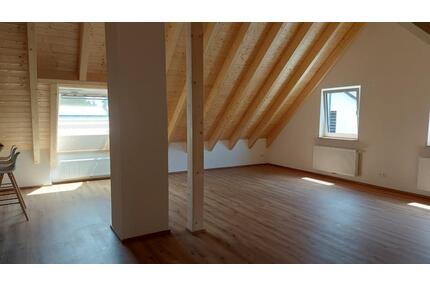 Neue 3,5-Zimmer Dachgeschosswohung mit Sichtdachstuhl - Bartholomä