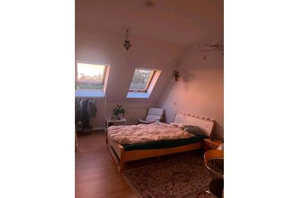(UNTERMIETE) Zimmer im Dachgeschoss 20-27 April(flexibel) - Leipzig Altwest