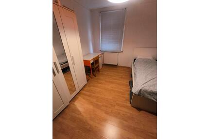 Zimmer in 3er WG - 590,00&nbsp;EUR Kaltmiete, ca.&nbsp; 12,00&nbsp;m&sup2; in Stuttgart (PLZ: 70180) Lehen