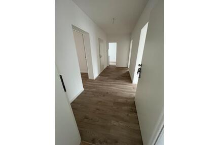 Erstbezug: 5 Zimmer Wohnung im 1.OG mit EBK und Balkon - Jülich