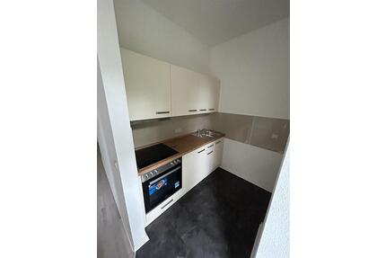 Günstige 3-Zimmer mit Einbauküche, Terrasse, Dusche und Laminat in zentraler Lage! SP mgl. - Chemnitz Hilbersdorf