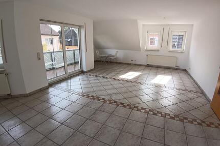 Helle 3 Zimmer Wohnung ca.105qm mit Balkon - Rattelsdorf