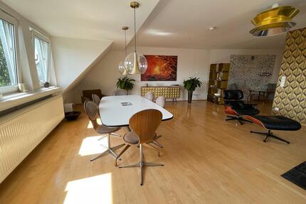 Wohnen auf 150 qm- großzügige WG Zimmer mit Balkon - München Maxvorstadt