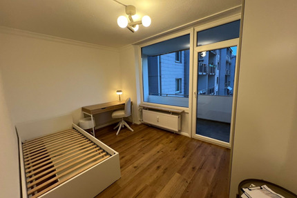 Vollmöbliertes WG-Zimmer mit Balkon in guter Lage - München Bogenhausen