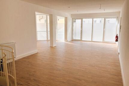 2 Zimmer Wohnung mit 121 m² in Gera