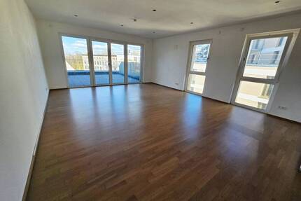 NEUBAU - Tolle 3 Zimmer Wohnung mit EBK und zwei Terrassen im Nürnberger Zentrum -