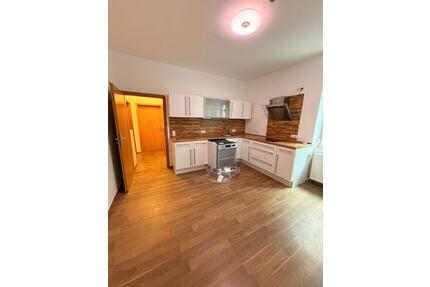 Sehr Zentral! 2 Zimmer Wohnung inkl. Einbauküche frisch renoviert - Aschaffenburg Damm