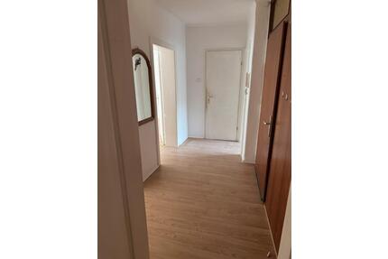 Großzügige 5 Zimmer - Wohnung mit Balkon in zentraler Lage - 120m - Bad Gandersheim