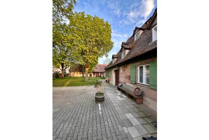 DG mit Loft-Charakter & Geschichte 6 Zimmer 105 + 75 m² Dachboden - Nürnberg Gaismannshof