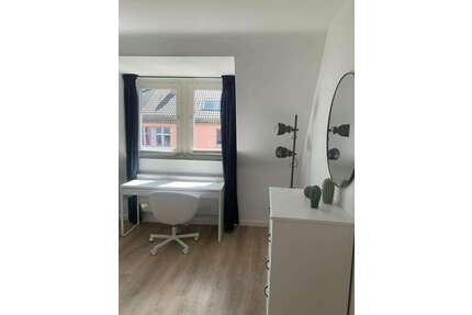 WG-Zimmer in Düsseldorf 899,00 € 25 m²