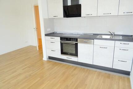 ** mit Küche ** 2 Zimmer Wohnung in Werdau zu vermieten !