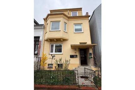 Renovierte 2-Zimmer-Dachgeschosswohnung in Bremen-Woltmershausen