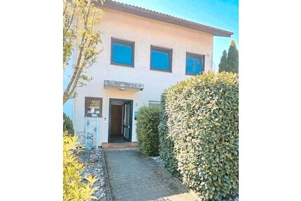 Helle 2,5 Zimmer Wohnung mit Stellplatz und Terrasse - Rheinfelden (Baden)