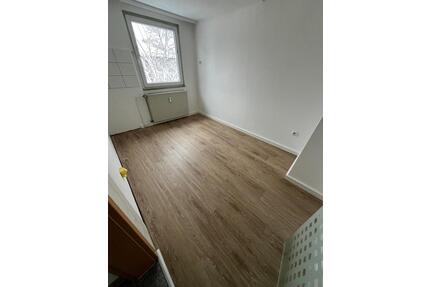 City Dachgeschosswohnung,2-Zimmer frisch renoviert,Garage, ab sofort - Lüdenscheid