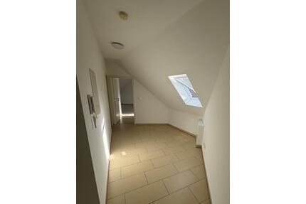 2-Zimmer-Dachgeschosswohnung – zu Sofort zu vermieten - Lehrte