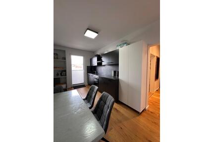 Schöne 2 Zimmer Altbau Wohnung Balkon Küche - Nürnberg Zerzabelshof