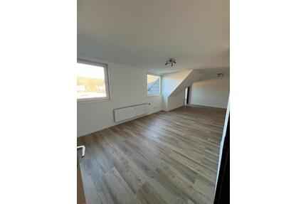 Erstbezug nach Renovierung 2 Zimmer DG Wohnung - Köln Nippes