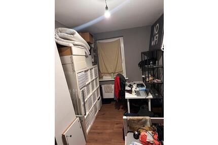 Zimmer Untermiete 6.4-15.6 700 - 700,00&nbsp;EUR Kaltmiete, ca.&nbsp; 10,00&nbsp;m&sup2; in Hamburg (PLZ: 22047) Wandsbek