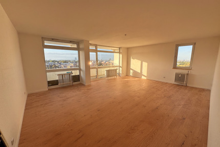 Penthouse im 11. OG mit Skyline und Blick ins Grüne - WG geeignet - Frankfurt am Main Preungesheim