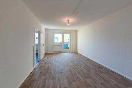 ***Ab 01.05.2026***Wir renovieren für Sie***3-Zimmer mit Balkon, Wannenbad und Aufzug*** - Leipzig Lausen-Grünau