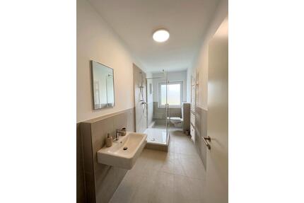 Sanierte 4 Zimmer Wohnung in Top Lage mit Balkon in Kamp-Lintfort