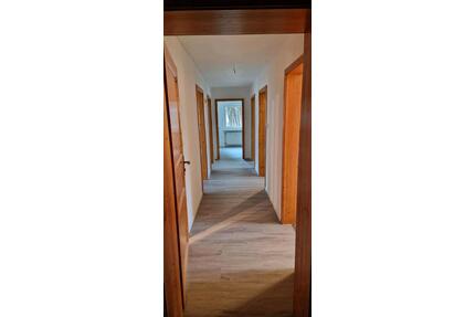 Renovierte 6 Zimmer Wohnung in 94209 Regen zu vermieten