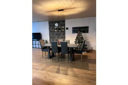 Helle große 2 Zimmer Küche Bad Wohnung in Lonnig