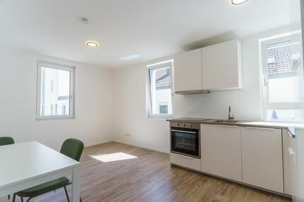 3-Zimmer-Erstbezug mit WG-Option: Historischer Charme trifft Moderne in ruhiger Hoflage - Tübingen Lustnau