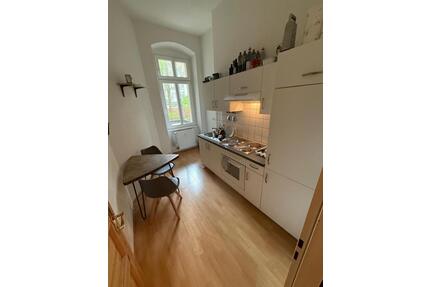 Großes möbliertes Zimmer mit Balkon in ruhiger Altbauwohnung in W - Berlin Mitte