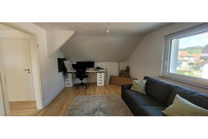vermiete 2 Zimmer DG Wohnung - 420,00&nbsp;EUR Kaltmiete, ca.&nbsp; 44,00&nbsp;m&sup2; in Sulzbach an der Murr (PLZ: 71560)