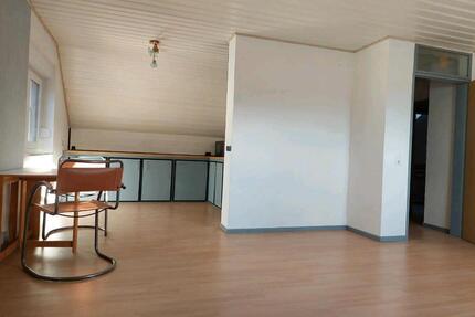 Helle 1-Zimmer 40m² Dachgeschosswohnung in Astheim (Trebur) - Rüsselsheim am Main