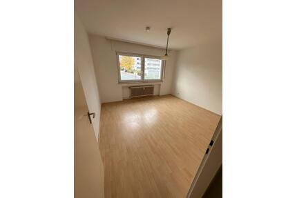 3Zimmer WG Wohnung Oder ganze komplette Wohnung - Steinbach (Taunus)