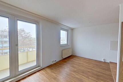 Schöne 3-Zimmer-Wohnung mit EBK, BALKON und Wannenbad - Magdeburg Hopfengarten