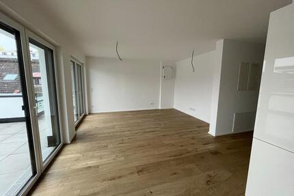 Zweizimmerwohnung mit großer Dachterrasse , EBK, Aufzug, TG-Stellplatz in Mainz-Kastel - Wiesbaden