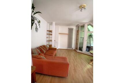 Untermietung - möbiliretes Zimmer in Müllerstr. in 2.Zi Wohnung - Berlin Mitte