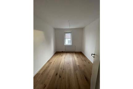 WG - geeignete 2 & 3 Zimmer-Wohnungen - kernsaniert mit Einbauküche - Stuttgart Zuffenhausen