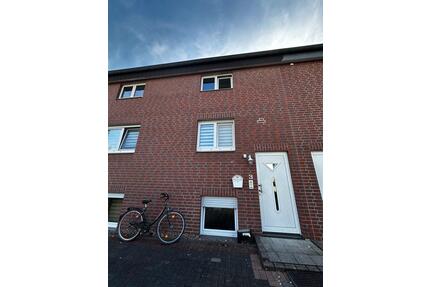 5 Zimmer Wohnung renoviert - 1.250,00&nbsp;EUR Kaltmiete, ca.&nbsp; 125,00&nbsp;m&sup2; in Steinhagen (PLZ: 33803)