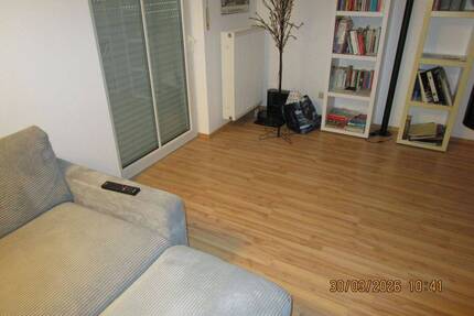 TOP - Lage in Nürnberg - Erlenstegen! 3 Zi. Whg. mit EBK, Terrasse u. privatem Gartenanteil. Tiefgaragenstellplatz auf Wunsch vorhanden.