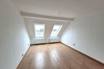 FRISCH RENOVIERT - DG - 2 Zimmer - Bad m. Dusche - Leipzig Südost