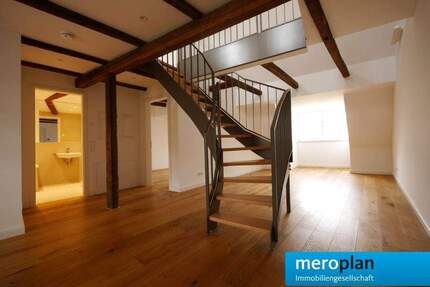 BESICHTIGUNG AM 07.04.26 | 2,5-Zimmer auf 87,60qm im DG | Galerie & Garten & EBK | meroplan Immobilien GmbH - Erfurt Altstadt