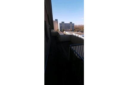 2. Zimmer Dachgeschosswohnung - 780,00&nbsp;EUR Kaltmiete, ca.&nbsp; 57,00&nbsp;m&sup2; in Neukirchen-Vluyn (PLZ: 47506)