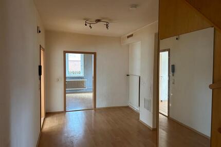 Große 4-Zimmer Wohnung mit Terasse, Garten und StellplatzGarage - Clausthal-Zellerfeld