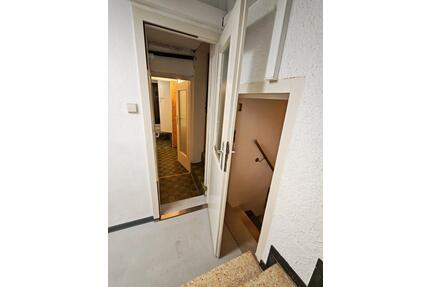 1 12 Zimmer Wohnung mit Küchenzeile und Bad im UG - Denkendorf